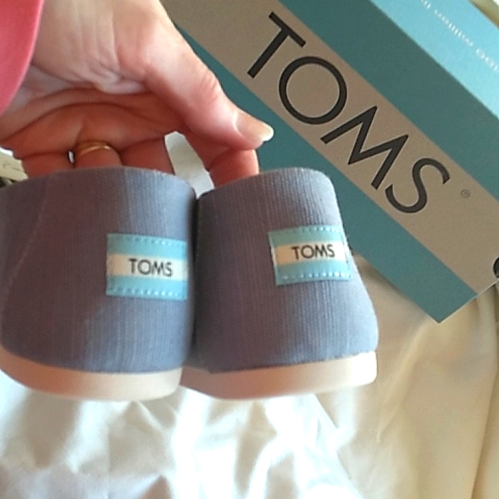 🩵⚡️⭐New In Box Women's Toms light blue canvas shoes size 9.5🩵⚡️⭐ - Picture 5 of 9
